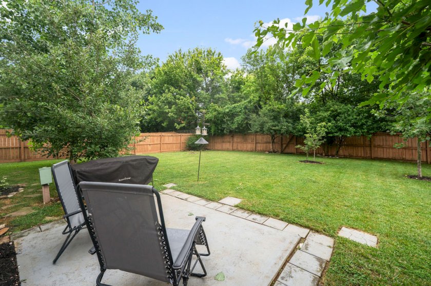 690 Bluebird Ln