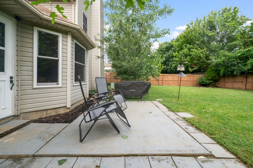 690 Bluebird Ln