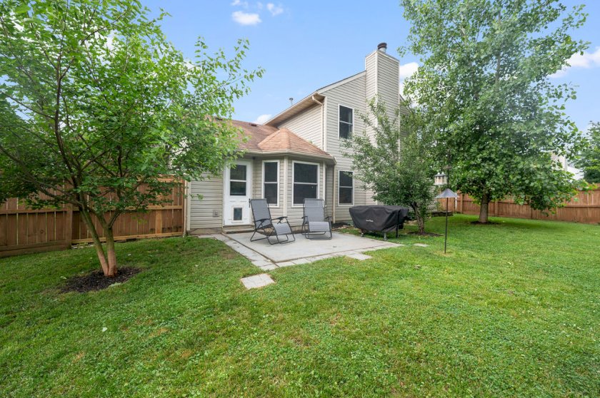 690 Bluebird Ln