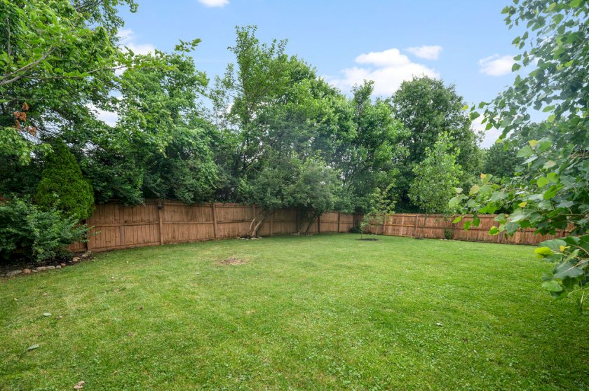 690 Bluebird Ln