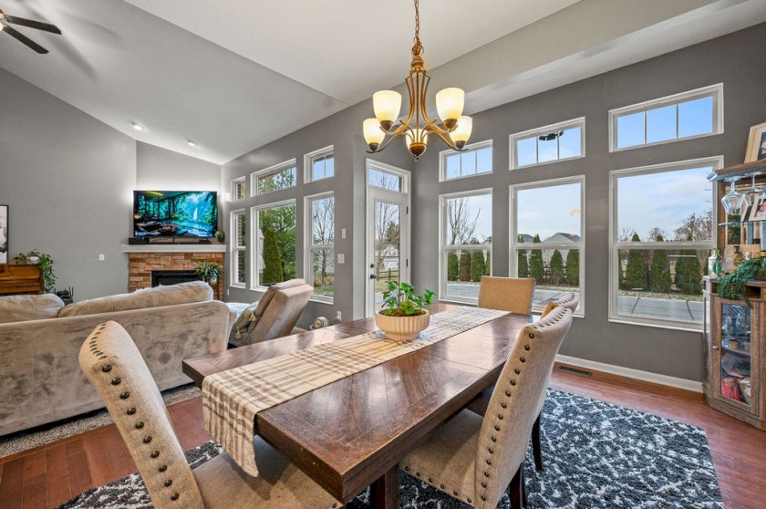 1423 Woodbury Glen Dr