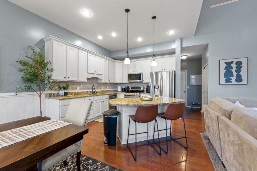 1423 Woodbury Glen Dr