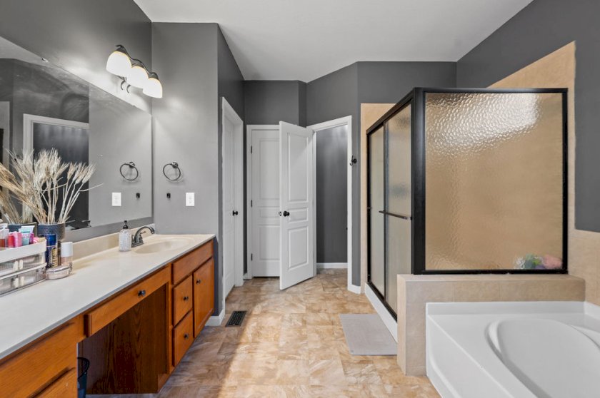 1423 Woodbury Glen Dr