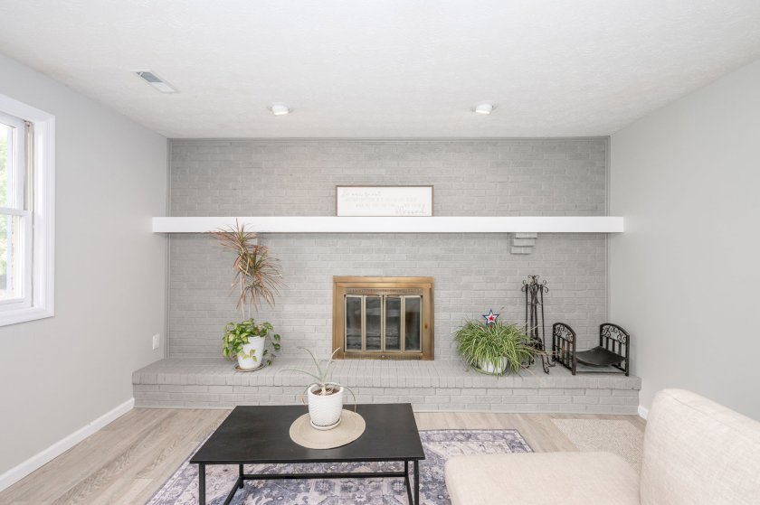 5085 Parkside Dr