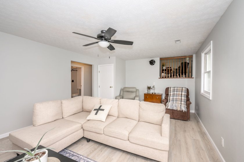 5085 Parkside Dr