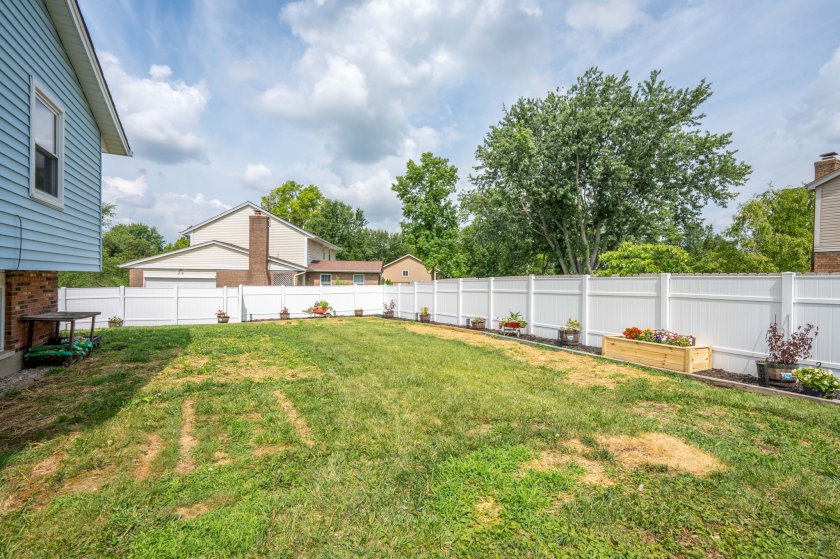 5085 Parkside Dr