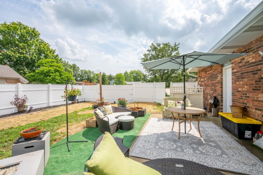 5085 Parkside Dr