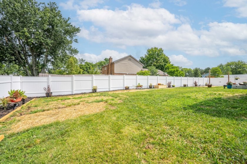 5085 Parkside Dr