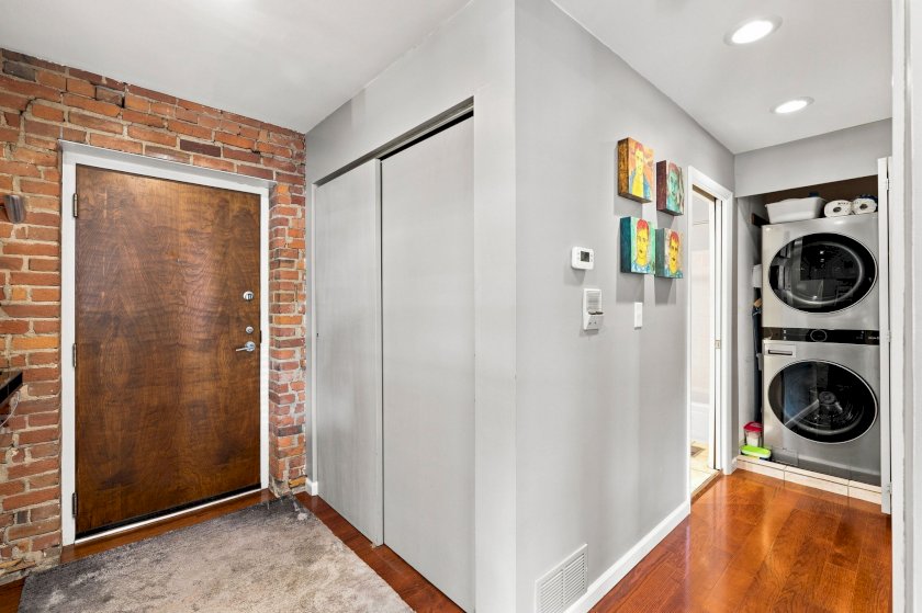 412 Liberty Hl Apt 1D