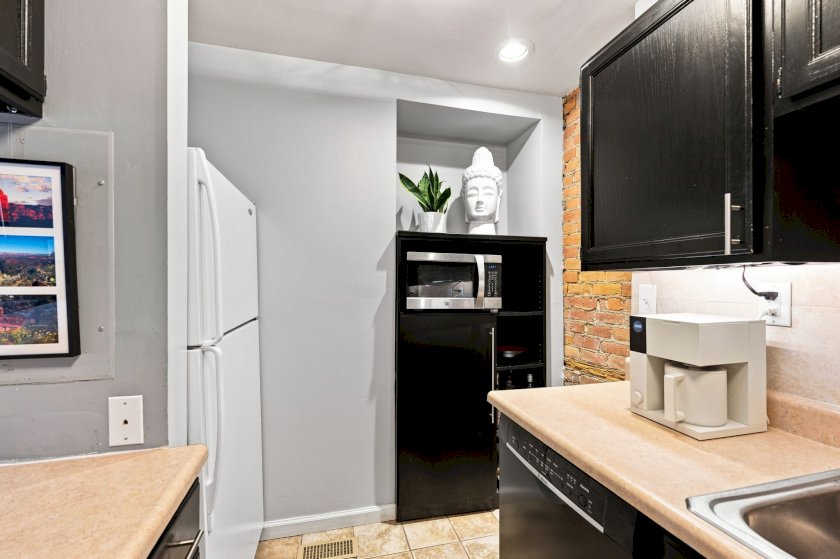 412 Liberty Hl Apt 1D