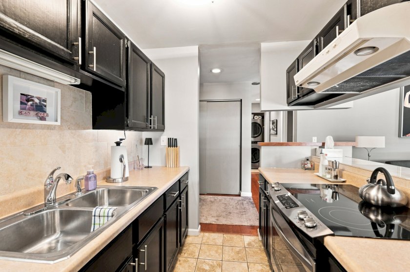 412 Liberty Hl Apt 1D