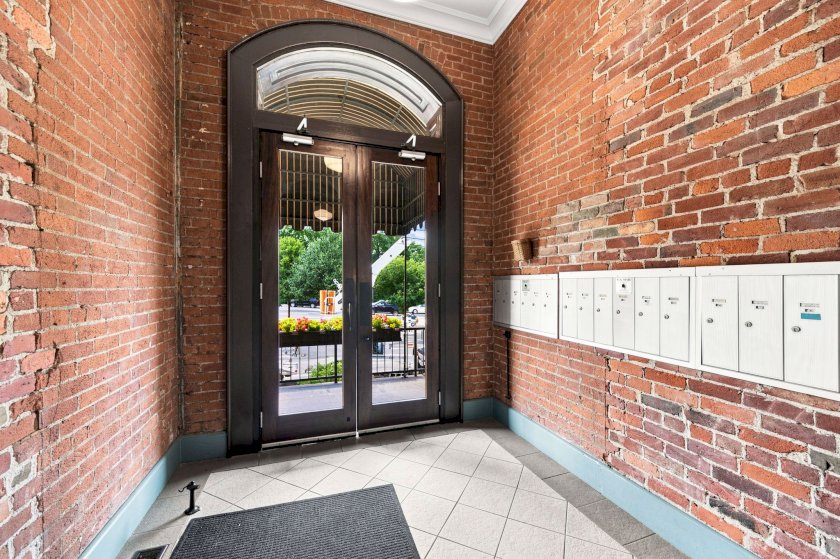 412 Liberty Hl Apt 1D