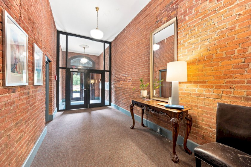 412 Liberty Hl Apt 1D