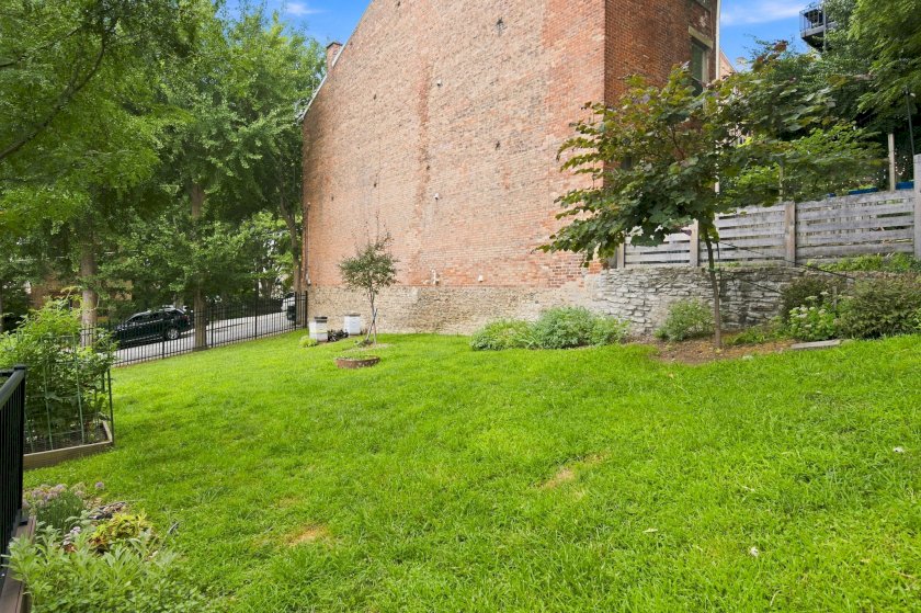 412 Liberty Hl Apt 1D