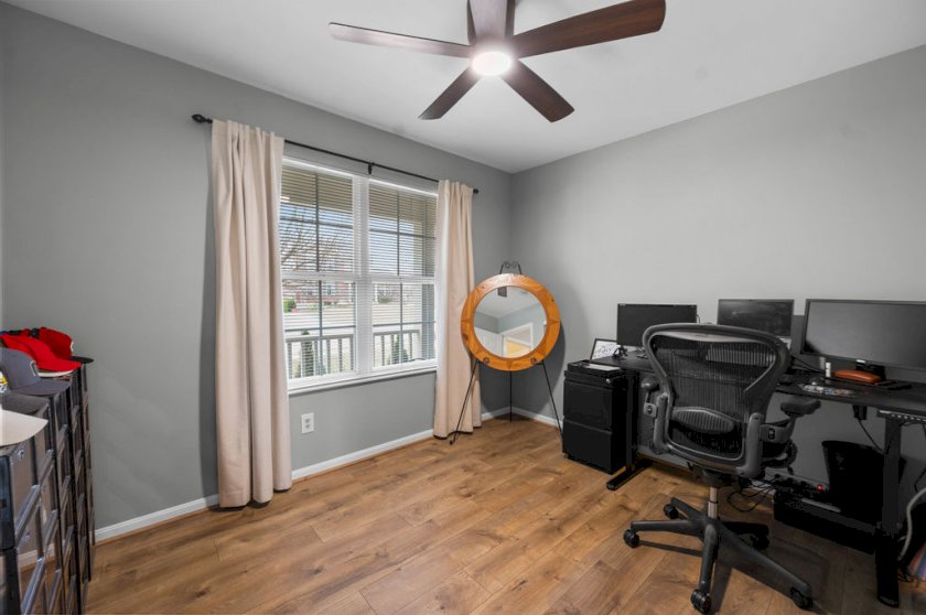 1083 Breckenridge Ln