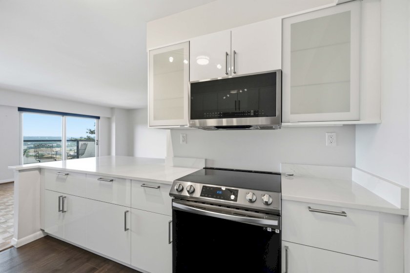 1617 E McMillan St 305