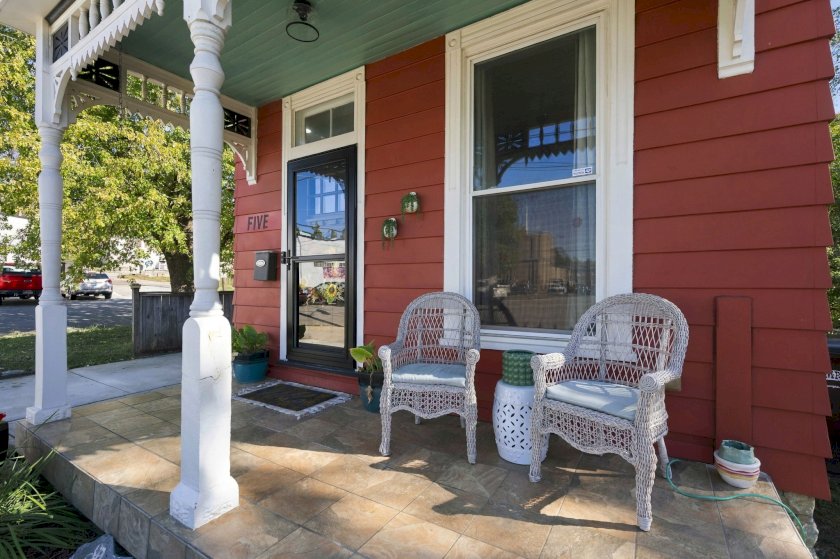5 Retreat St