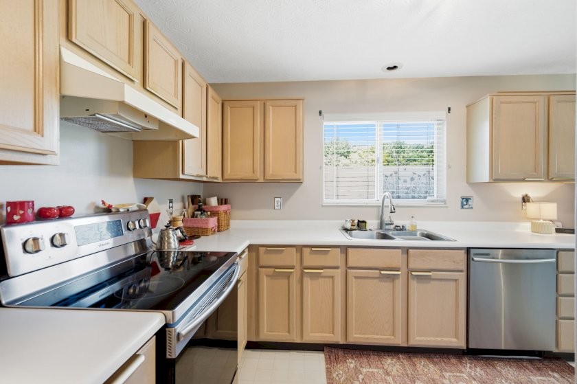 502 Brookstone Ln