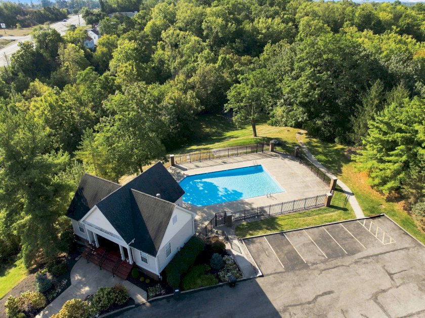502 Brookstone Ln