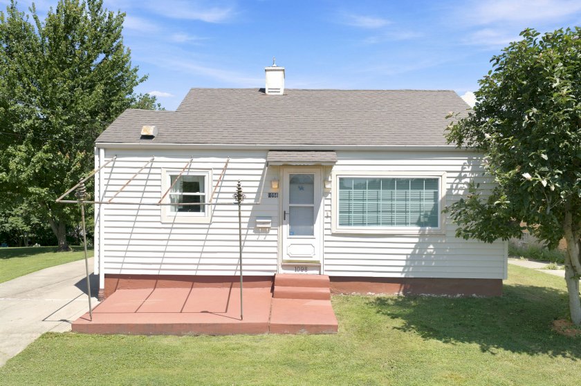 1098 Cecelia Ave