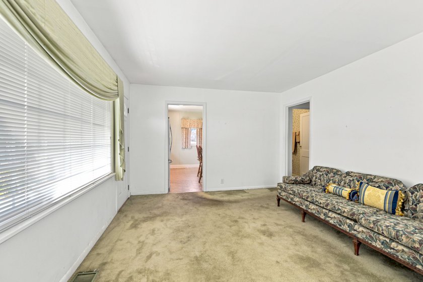 1098 Cecelia Ave