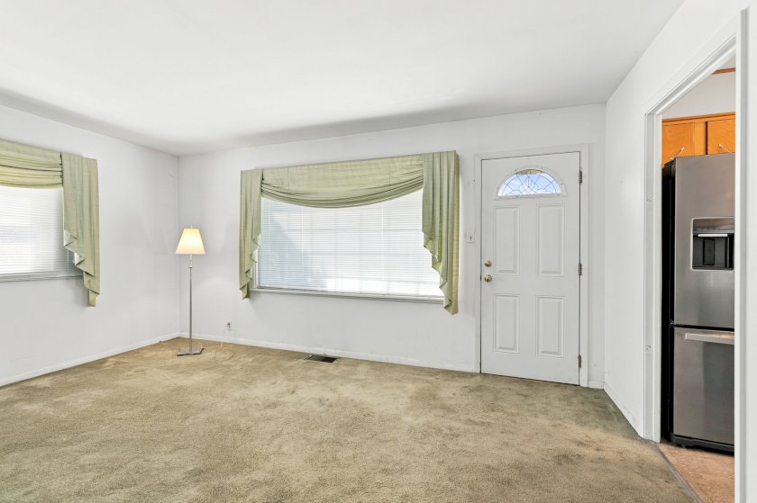 1098 Cecelia Ave
