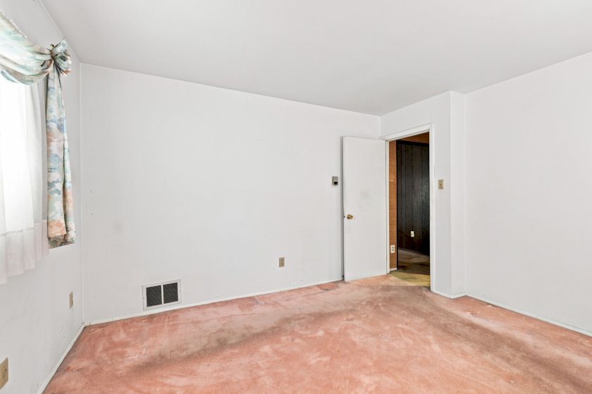 1098 Cecelia Ave