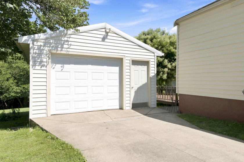 1098 Cecelia Ave