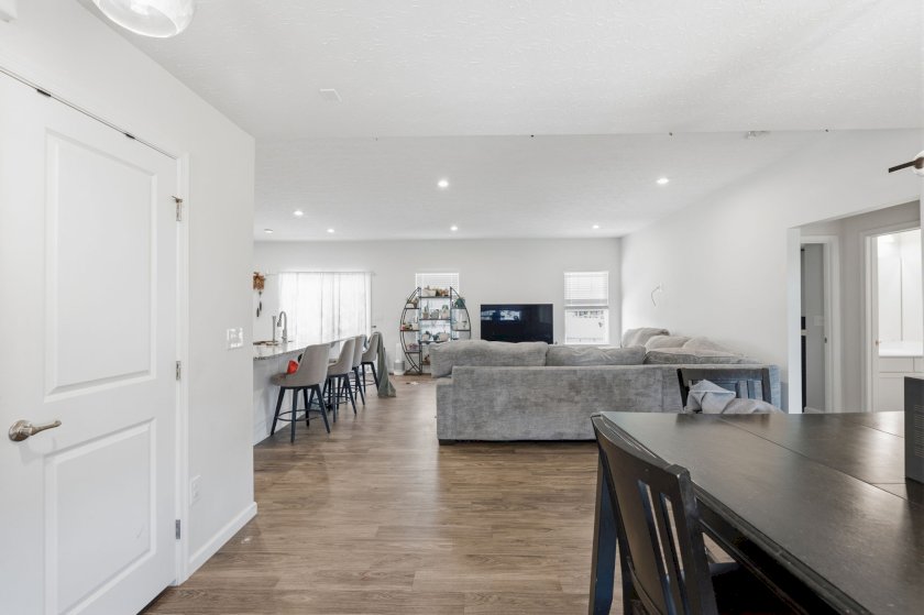 5044 Cavendish Dr