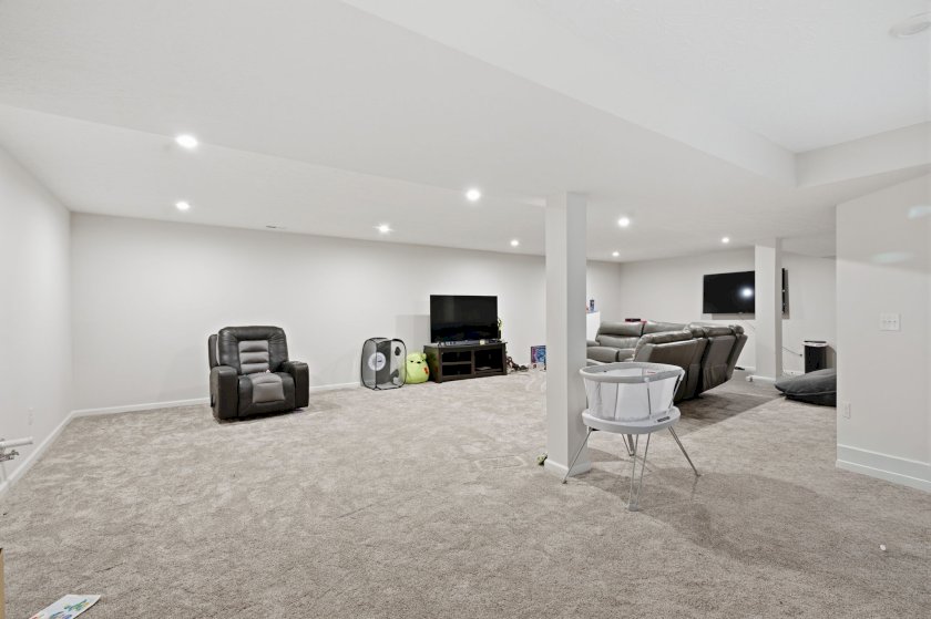 5044 Cavendish Dr