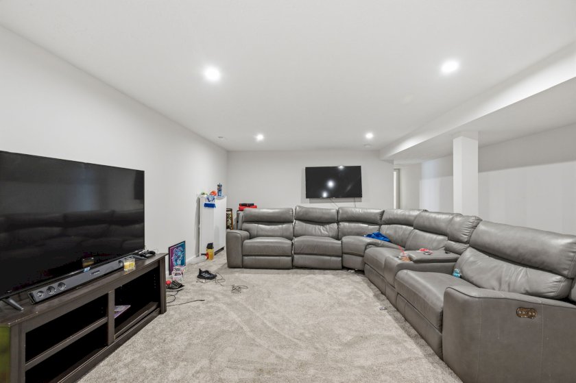 5044 Cavendish Dr