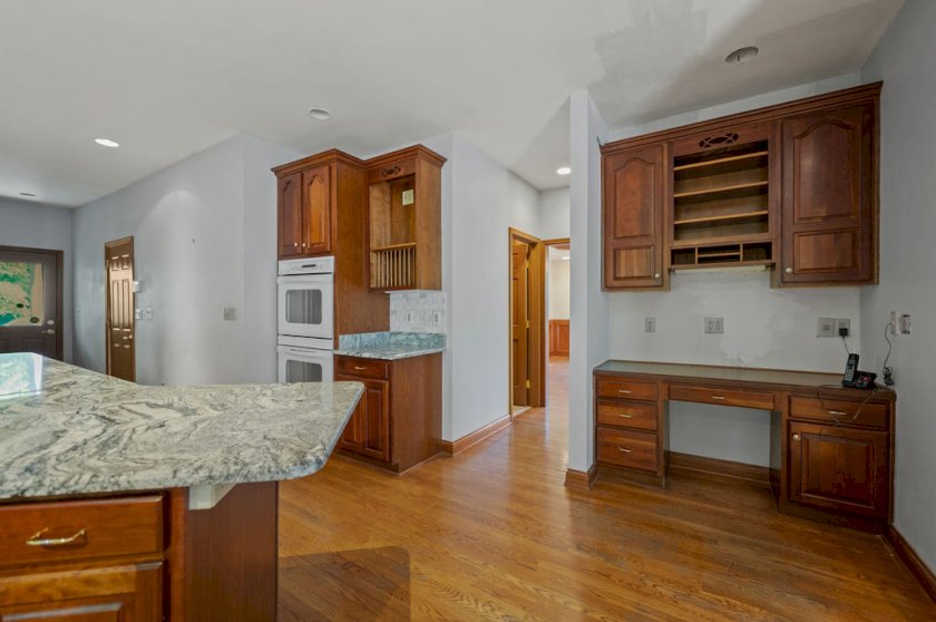 6383 Linzie Ct