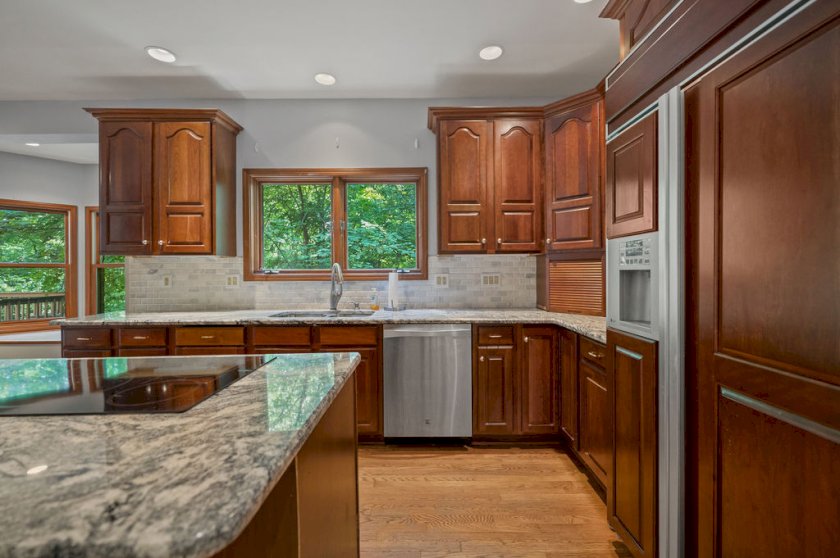 6383 Linzie Ct