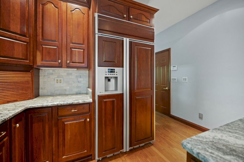 6383 Linzie Ct