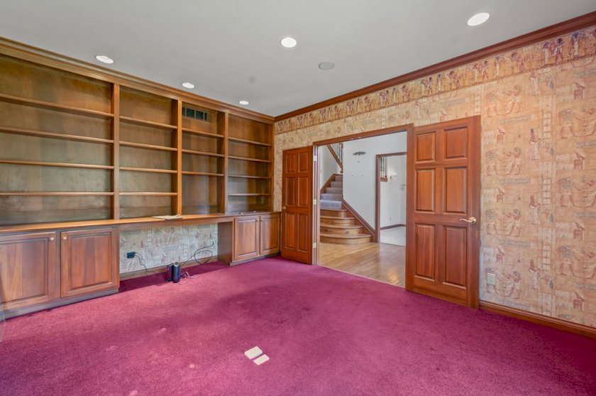 6383 Linzie Ct