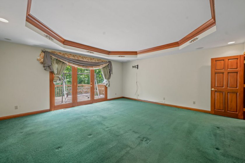 6383 Linzie Ct