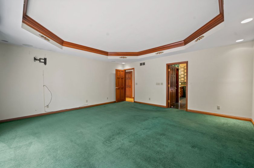 6383 Linzie Ct