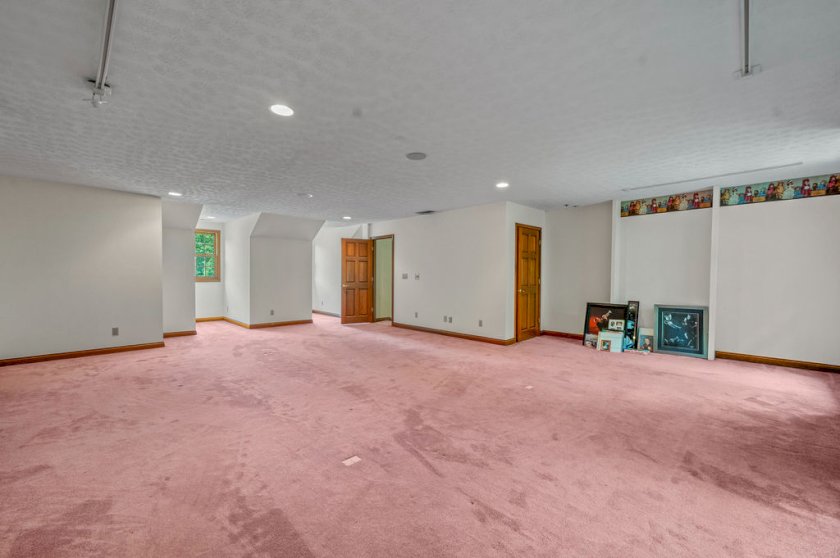 6383 Linzie Ct