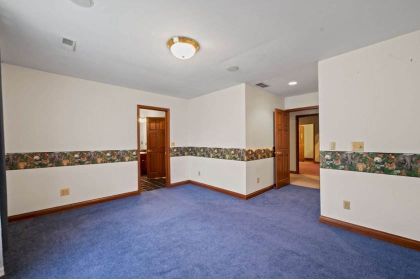 6383 Linzie Ct