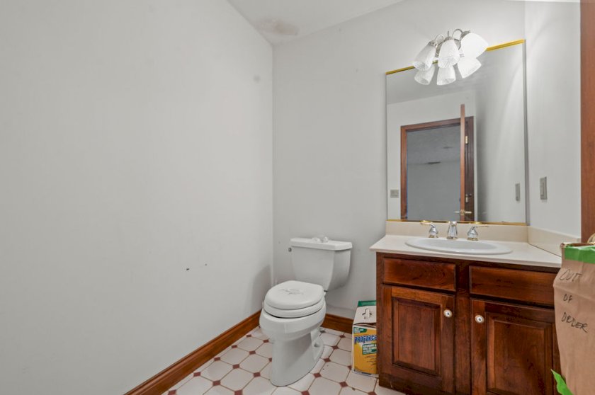 6383 Linzie Ct