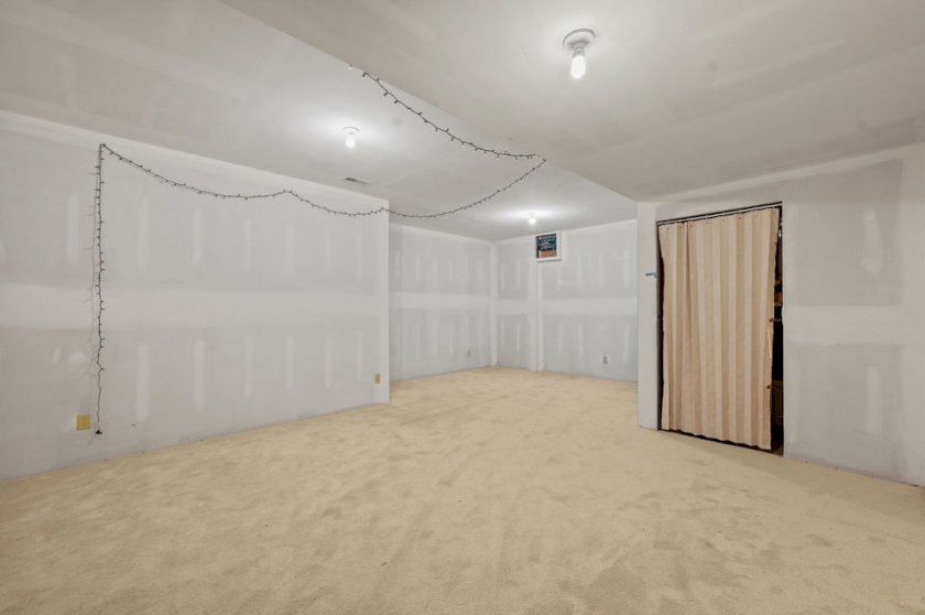 6383 Linzie Ct