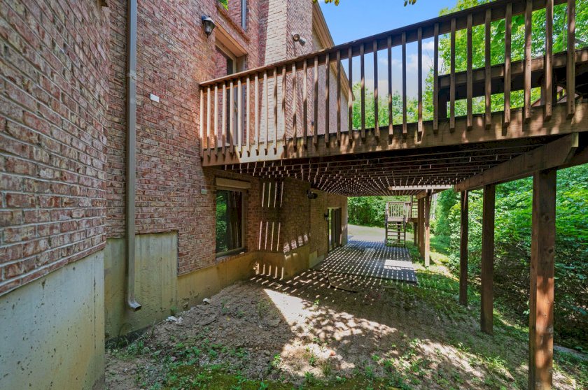 6383 Linzie Ct