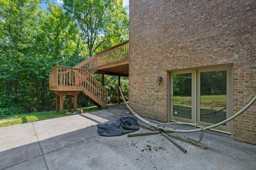 6383 Linzie Ct