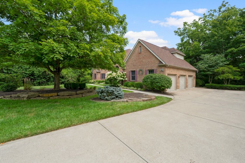 6383 Linzie Ct