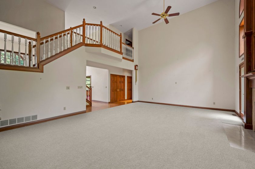 6383 Linzie Ct