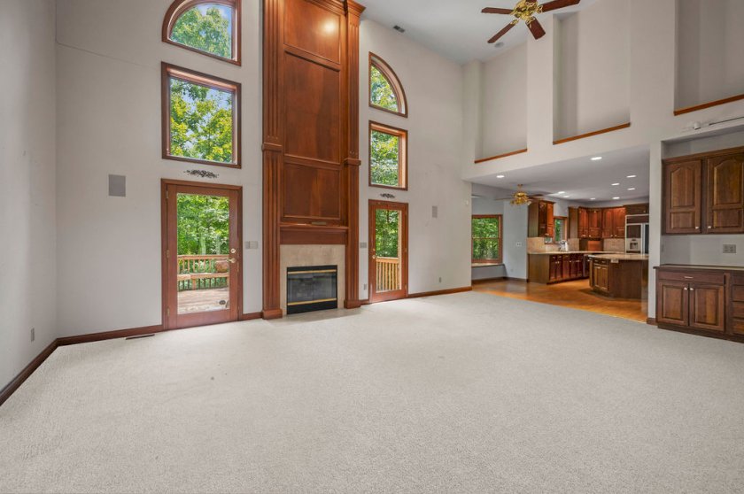6383 Linzie Ct