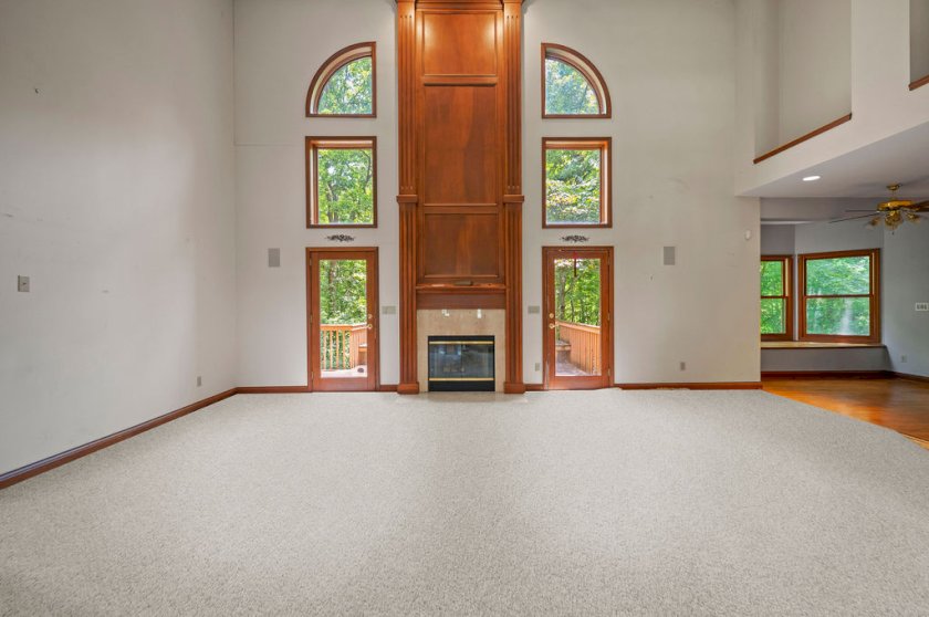 6383 Linzie Ct