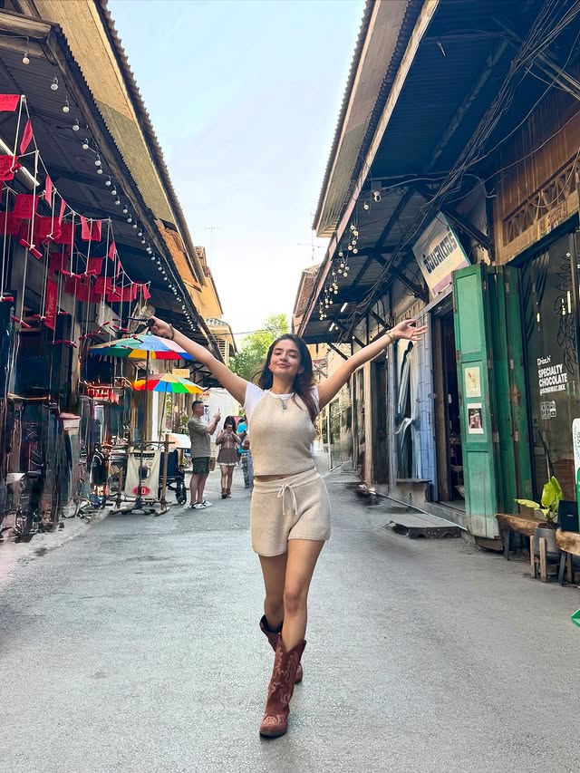 Saved public post media preview 8 from @anushkasen0408 snapshot