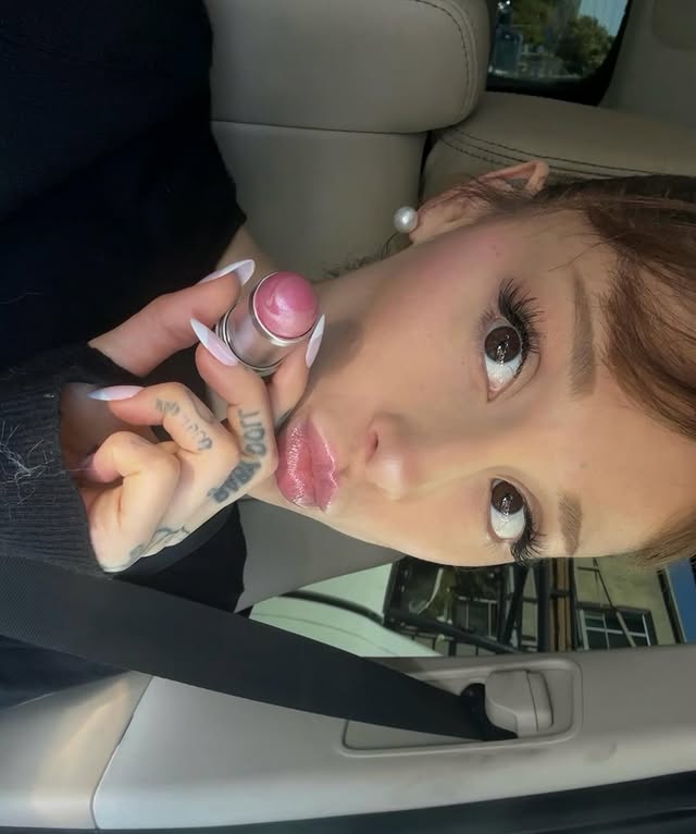 Saved public post media preview 9 from @arianagrande snapshot