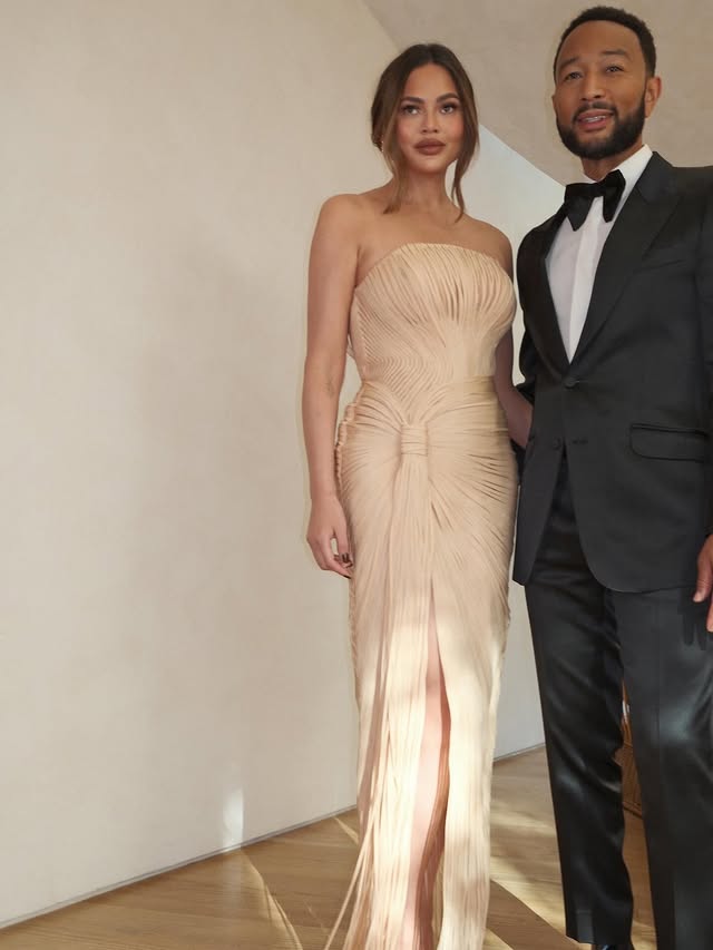 Saved public post media preview 3 from @chrissyteigen snapshot